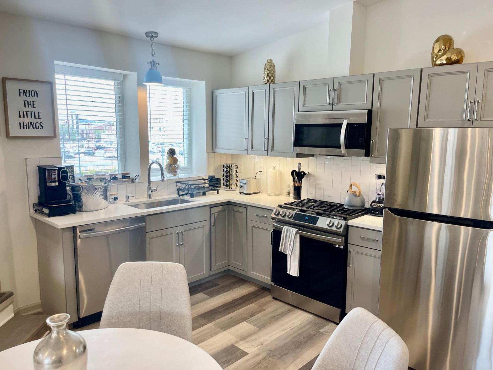 Modern Fully Renovated Suite & Loft In Downtown Trenton Exteriör bild