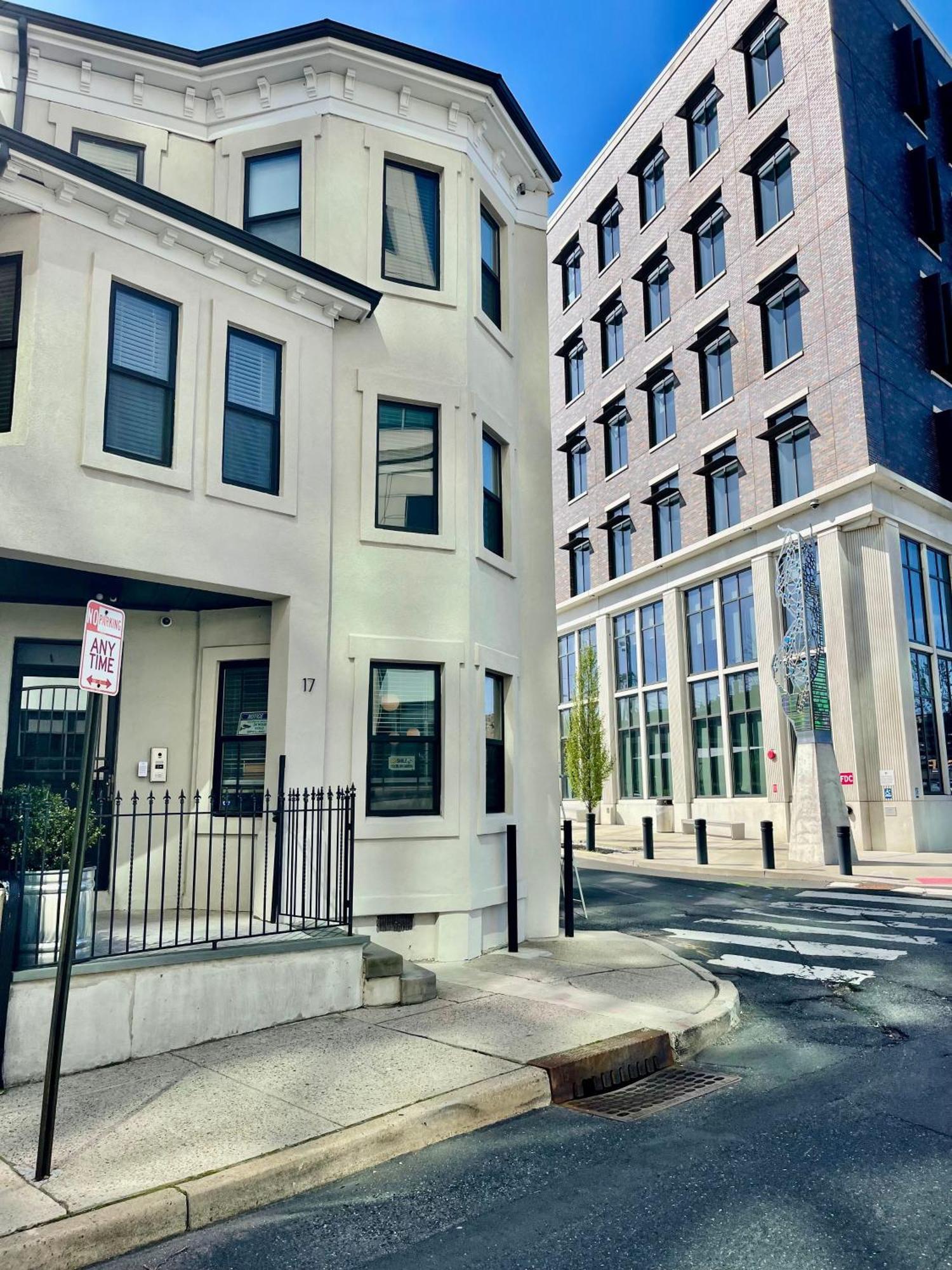 Modern Fully Renovated Suite & Loft In Downtown Trenton Exteriör bild